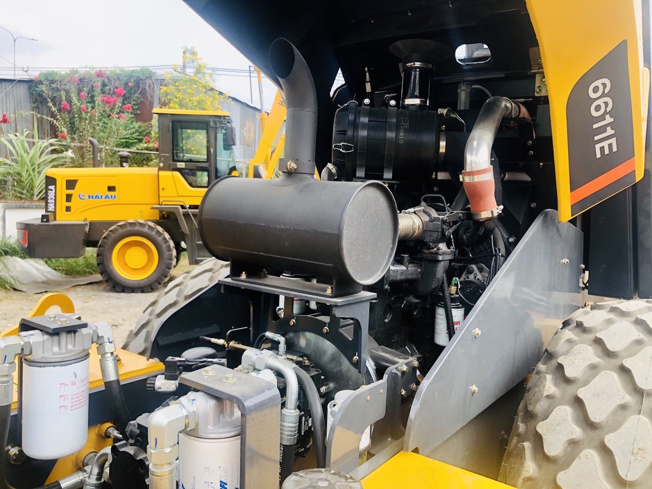 Xe Lu Rung LiuGong CLG6611E - Hiệu Năng Cao Cấp Cho Công Trình